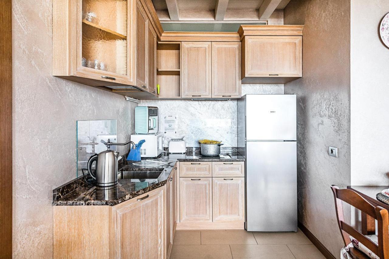 Warda C11 Apartment By Wonderful Italy Desenzano del Garda Kültér fotó