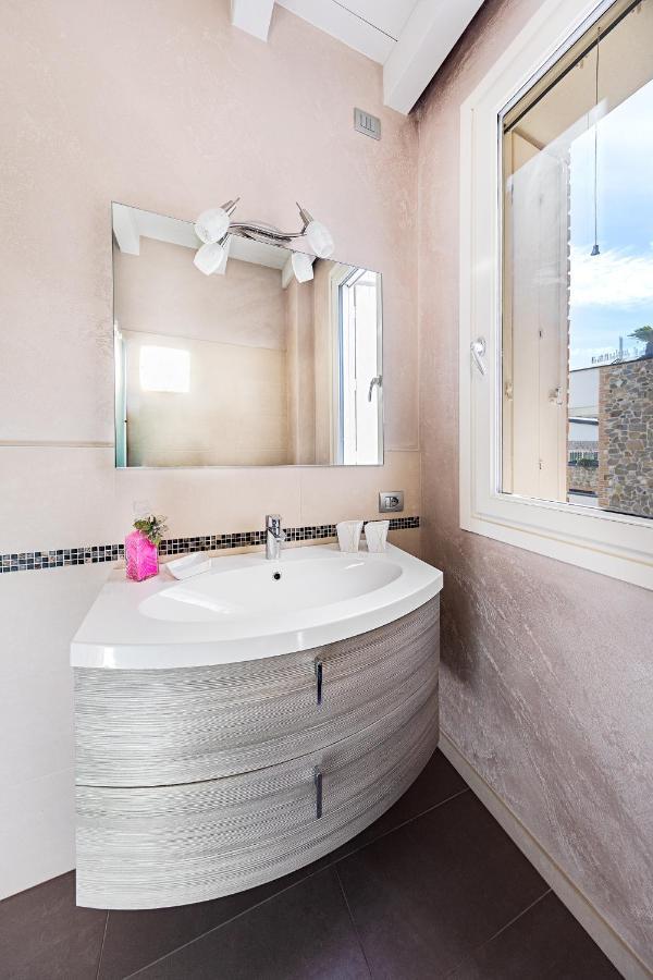 Warda C11 Apartment By Wonderful Italy Desenzano del Garda Kültér fotó