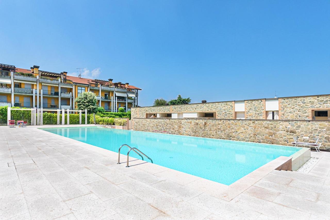 Warda C11 Apartment By Wonderful Italy Desenzano del Garda Kültér fotó