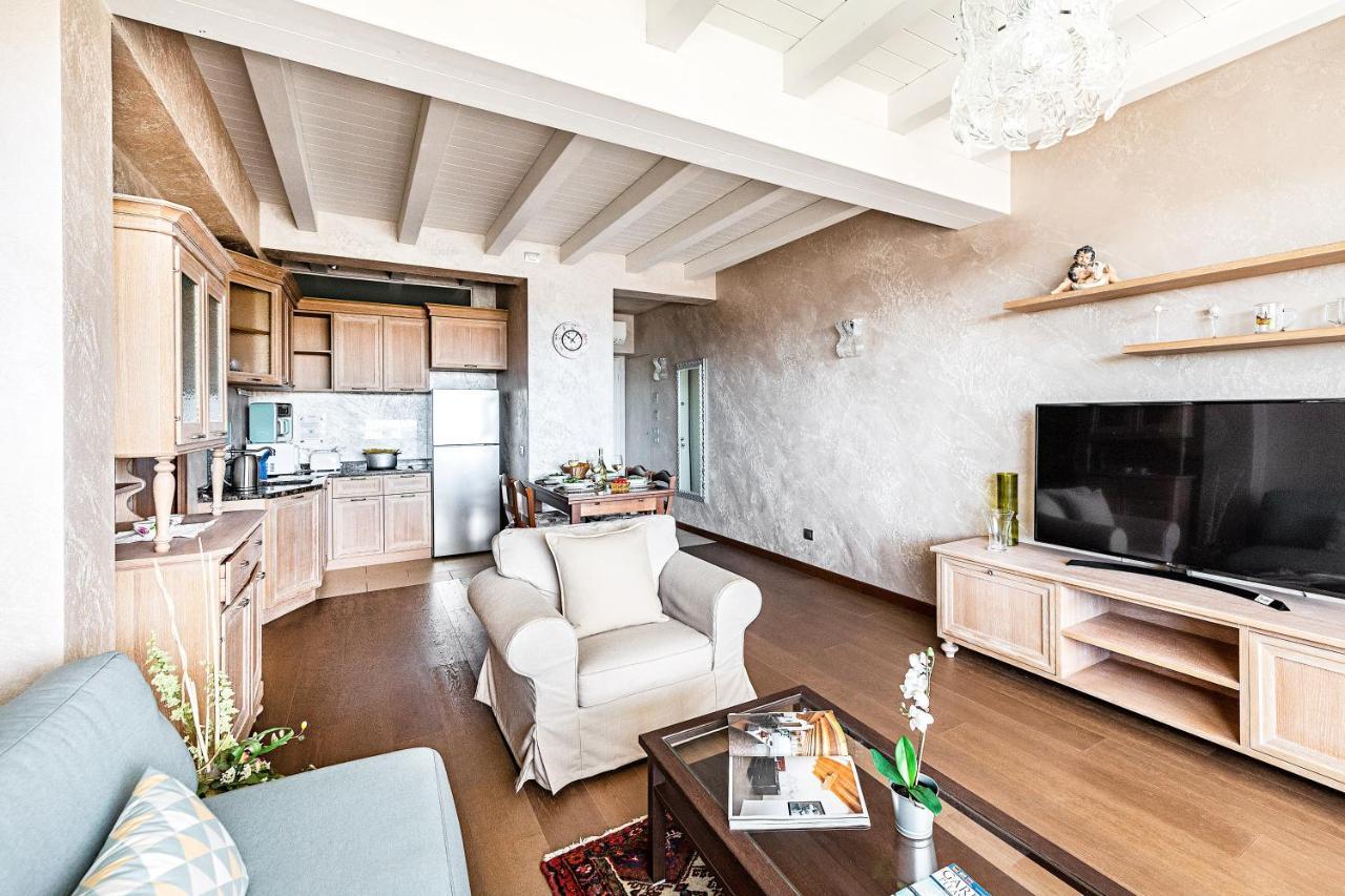 Warda C11 Apartment By Wonderful Italy Desenzano del Garda Kültér fotó